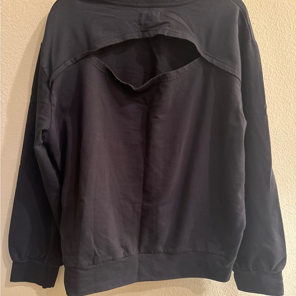 Pact Organic Cotton Black Sweatshirt Keyhole Cutout on Back Size Medium - Picture 3 of 6